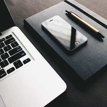 巴萨对阵中，换人完成后的十分钟内，慢镜头里已经暴露端倪